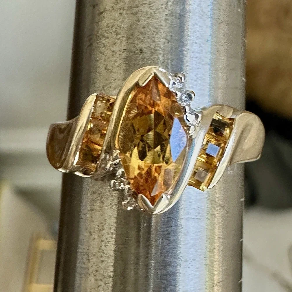 LGL Leer Gem Accent Ring 10K Yellow Gold Size 8 Citrine Quartz 2 Diamonds 3.2g